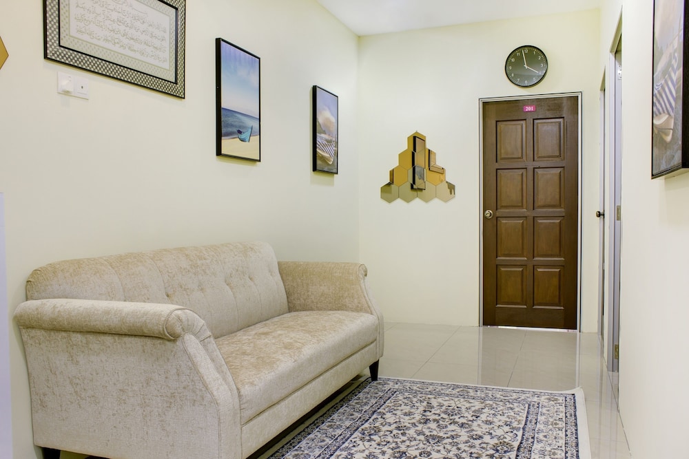 OYO 90090 Roselyn Inn 2 20/27