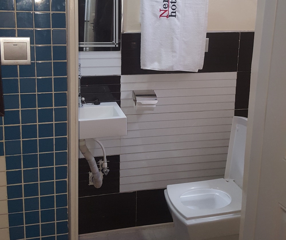 Nero Hotel 12/12