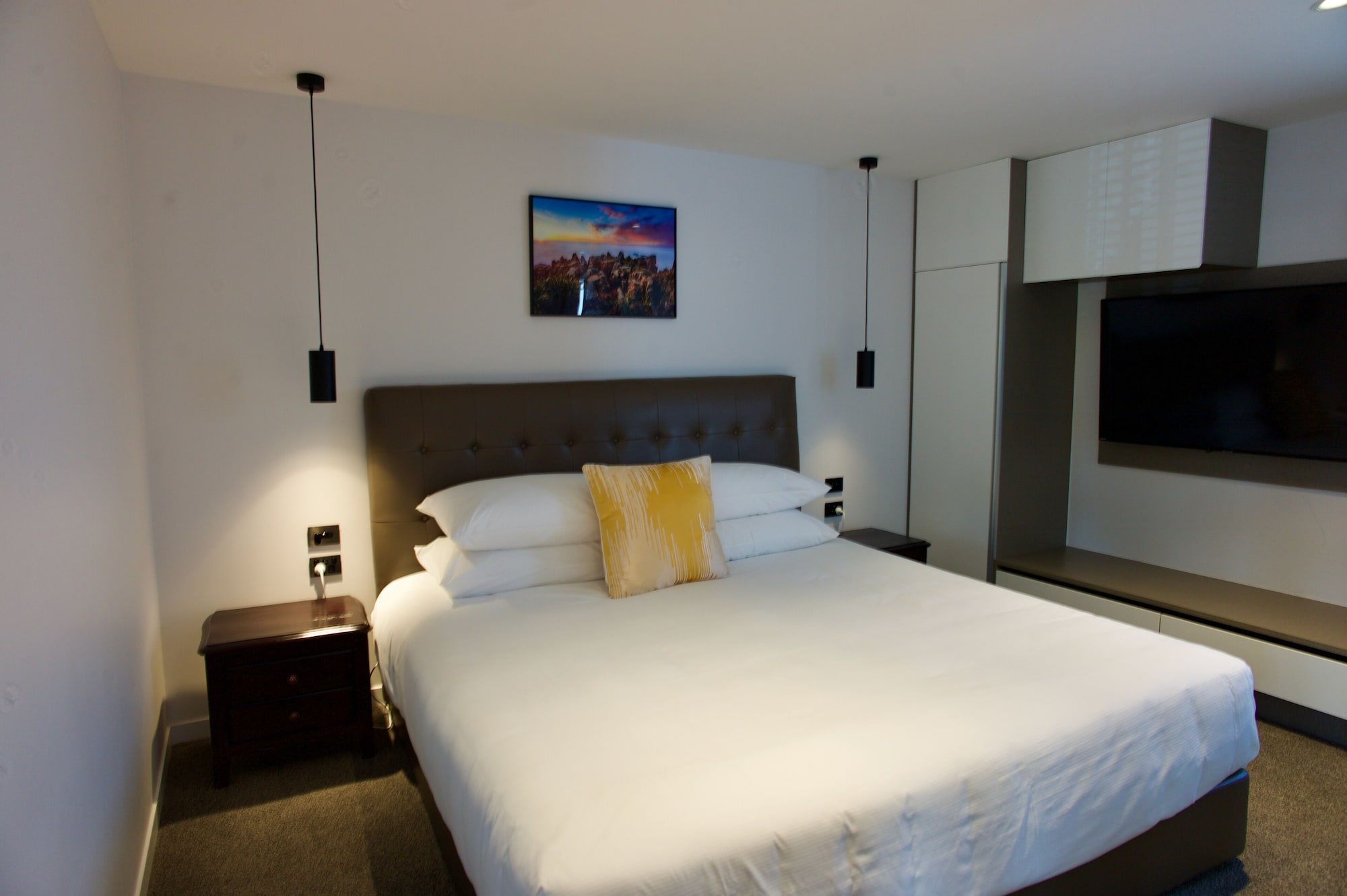 LUXURY, APARTMENT, KING BED, SOFA
