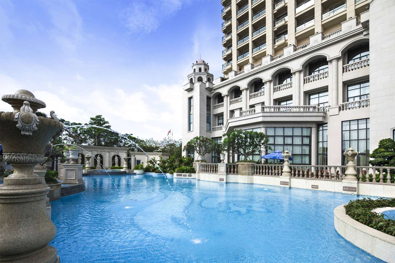 WYNDHAM GRAND XIAMEN HAICANG 8/50