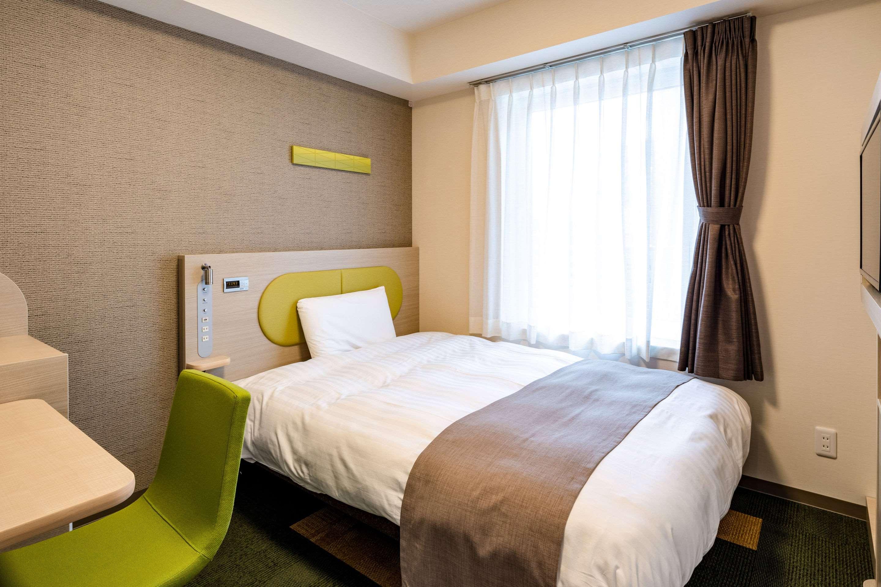 ROOM, DOUBLE BED