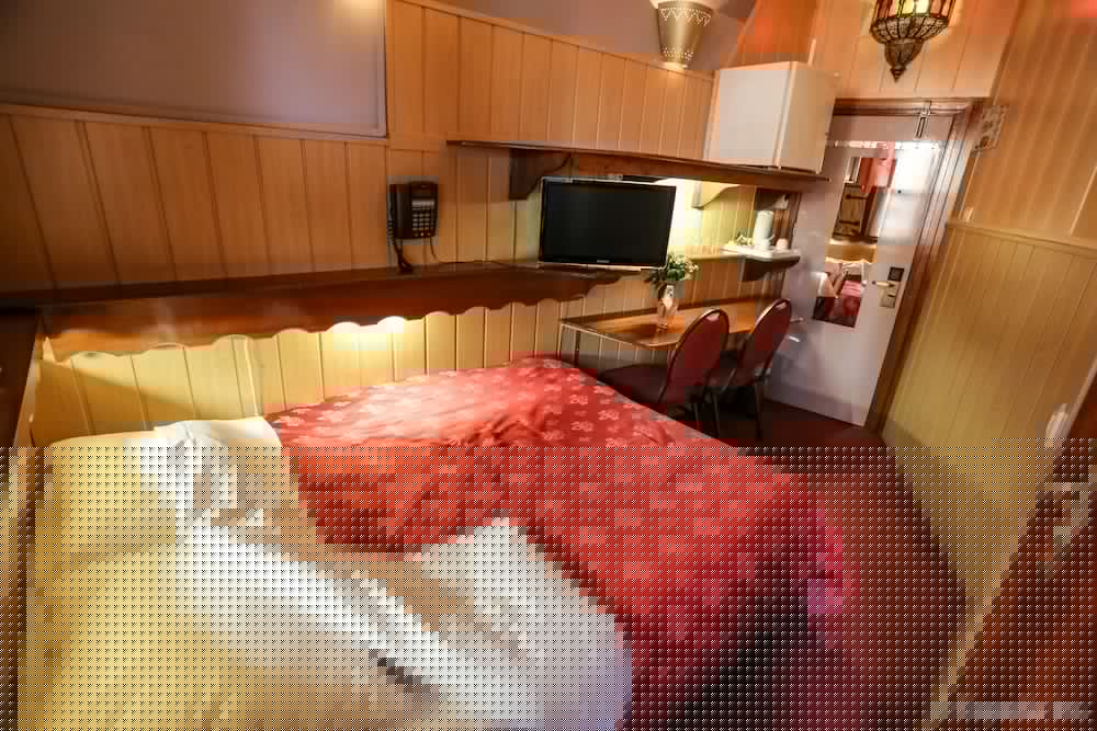 Nadia Hotel 6/32