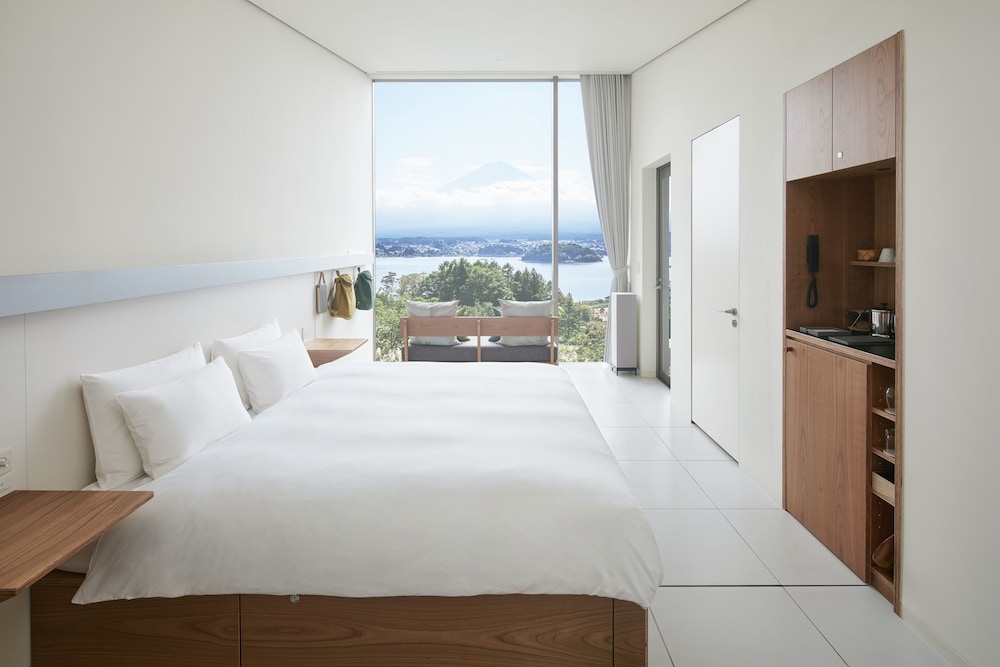 ROOM, KING BED, MOUNTAIN VIEW