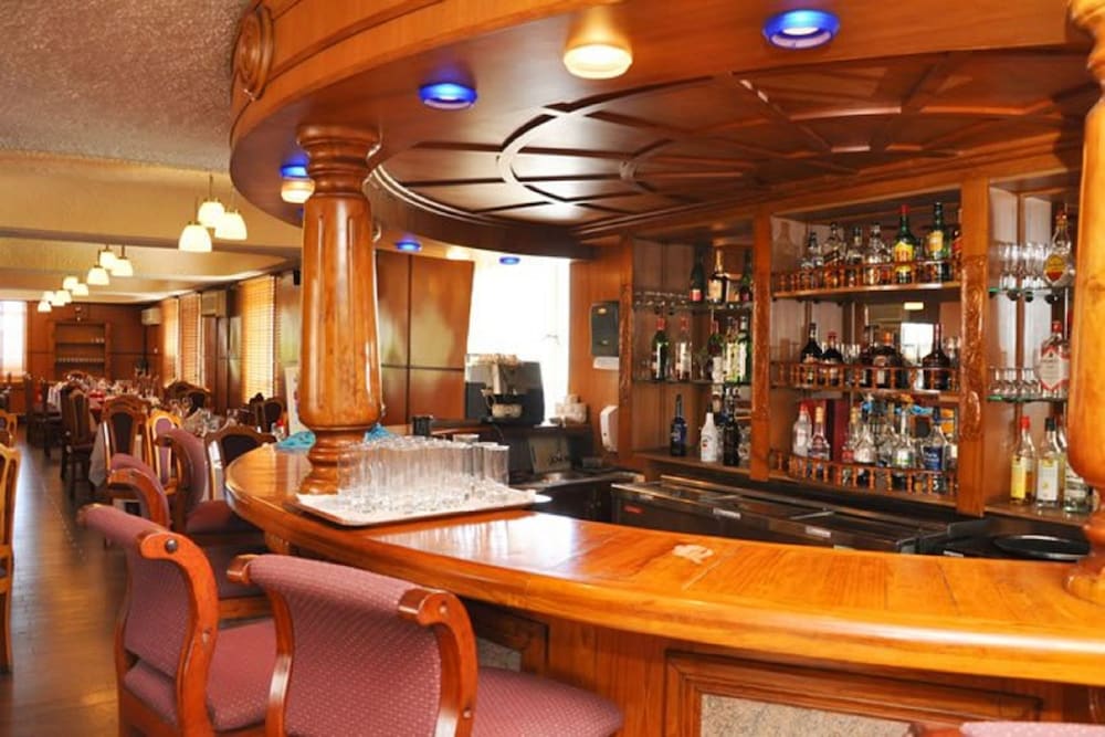 Gold Crest Hotel 56/71