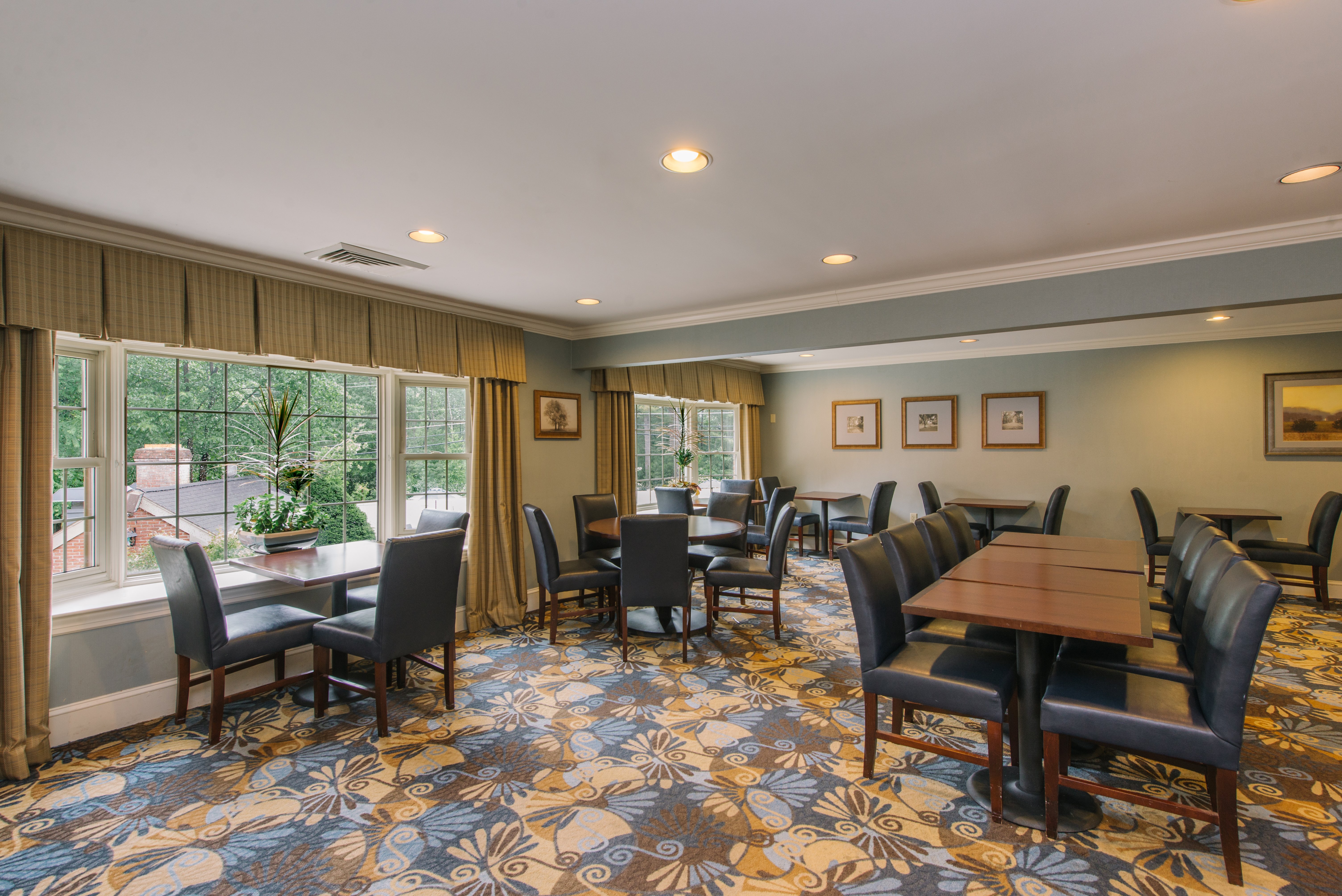 Holiday Inn Express Suites Merrimack 44/55