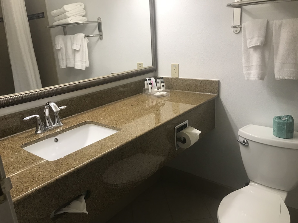 Country Inn and Suites by Radisson Tampa Airport North FL 42/48