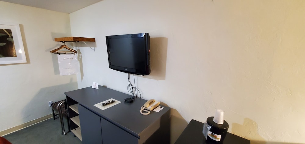 Pictured Rocks Inn & Suites 10/70