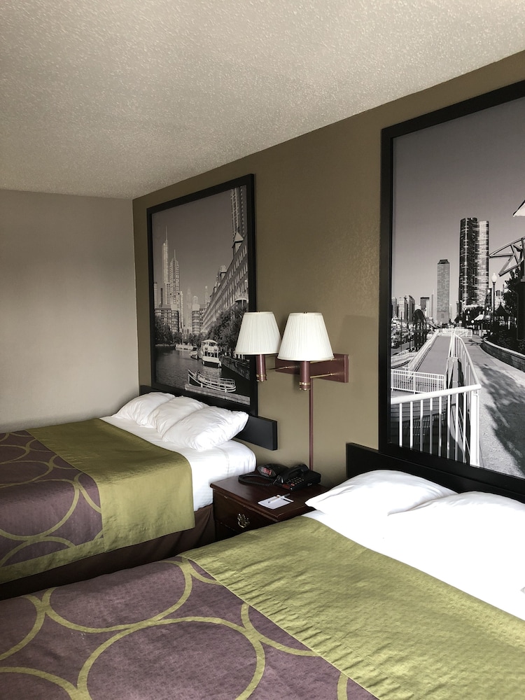 Super 8 By Wyndham Aurora/Naperville Area 10/39