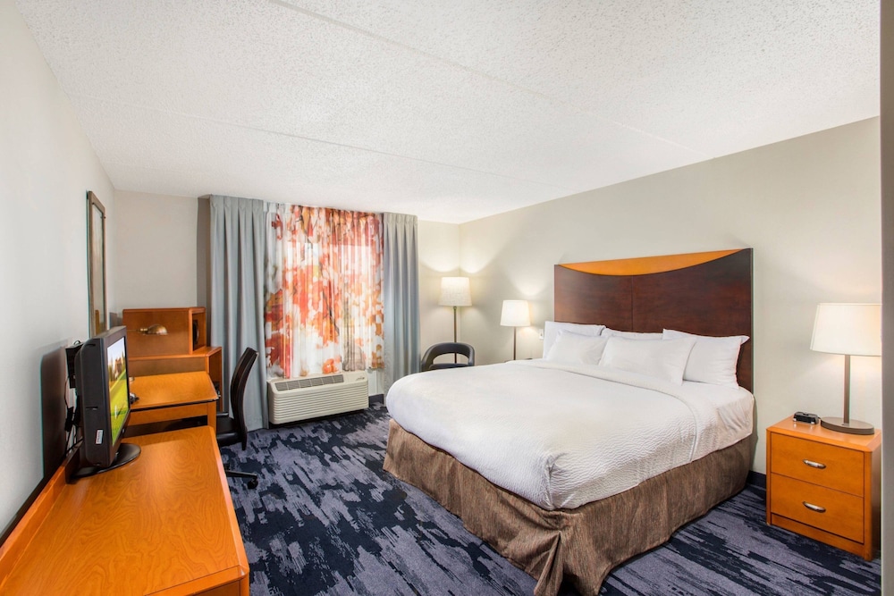 Fairfield Inn Evansville East 12/40