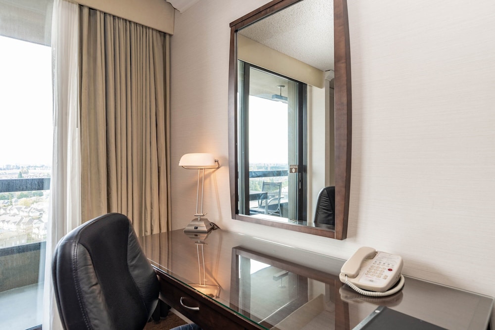 Sandman Signature Vancouver Airport Hotel 50/77