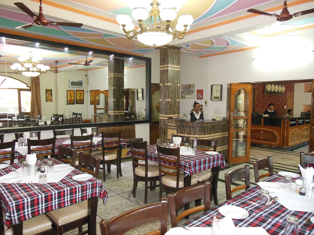 TAJ PLAZA HOTEL 37/51