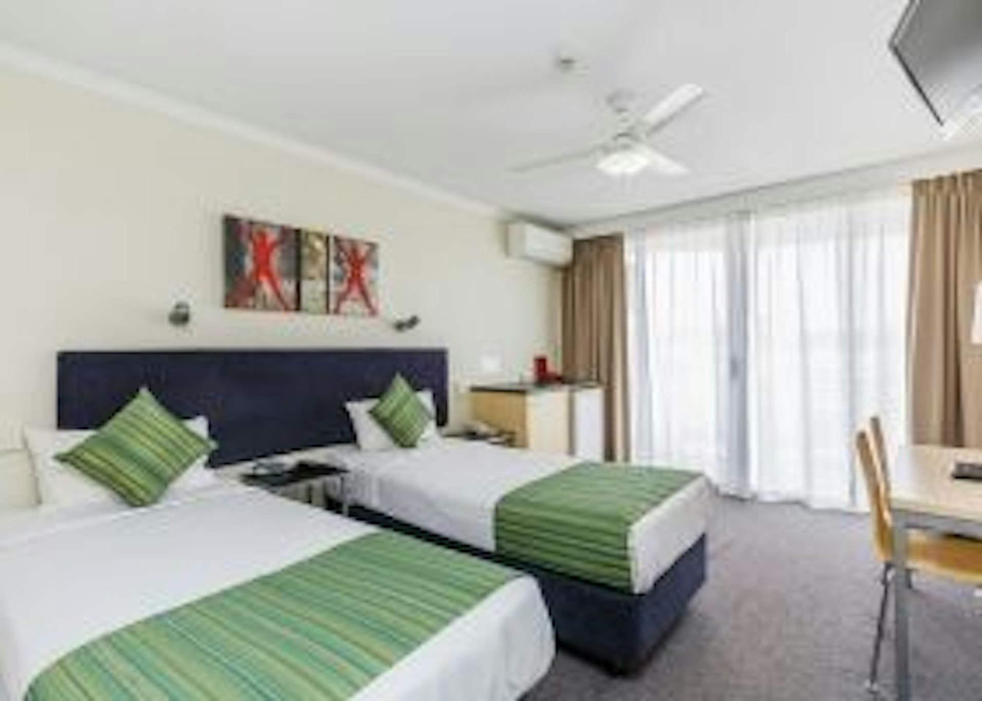 THE WELLINGTON APARTMENT HOTEL 13/48