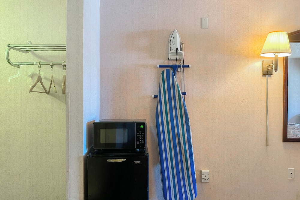 OYO Hotel East Macon I-75 photo2