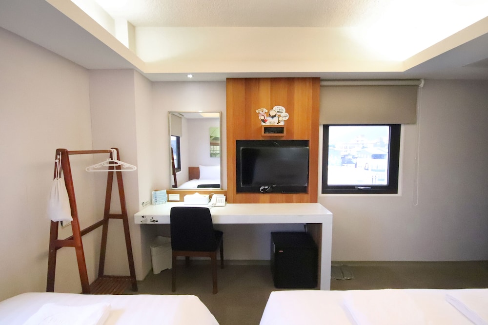 Meci Hotel 33/66