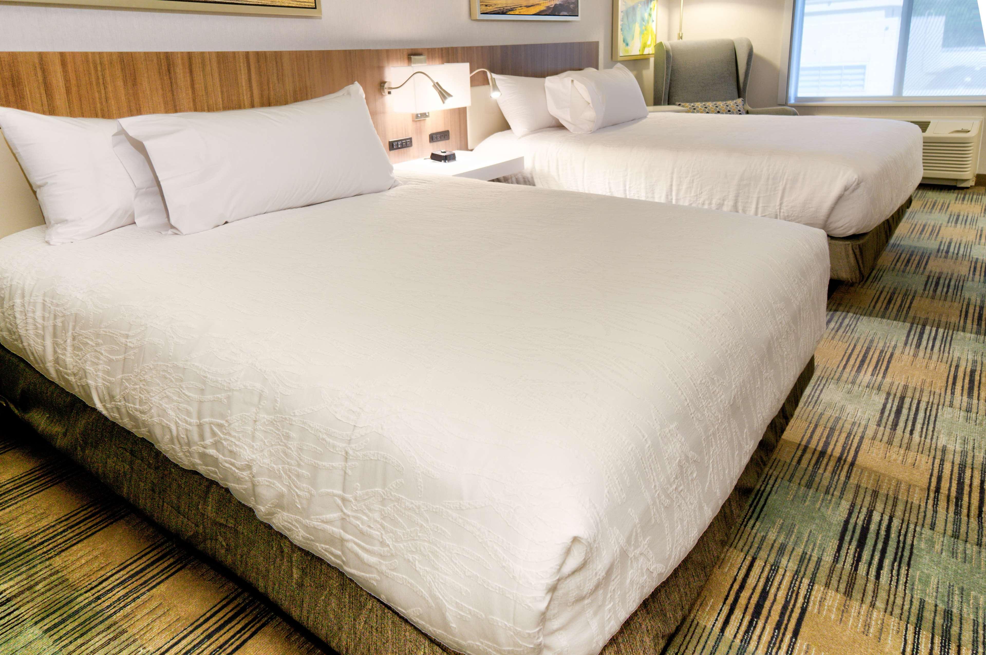 غرفة بسرير مزدوج بإطلالة على المسبح، Hilton Garden Inn Santa Barbara/Goleta 3/4