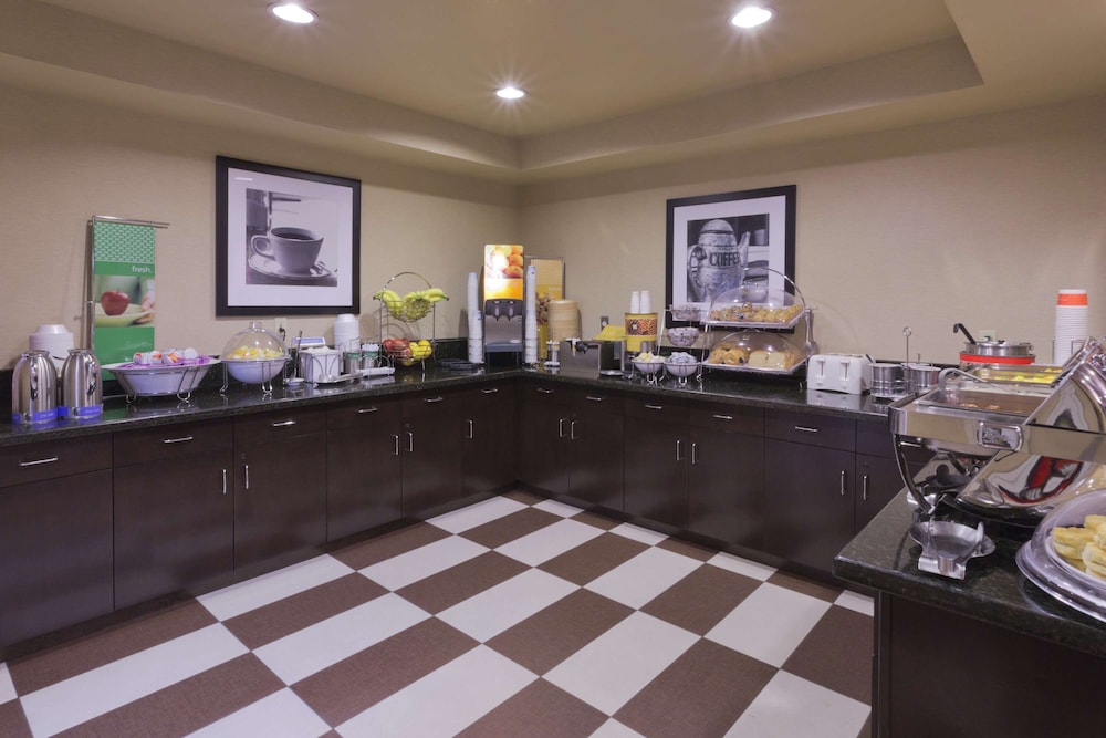 Hampton Inn Las Vegas Summerlin 32/38