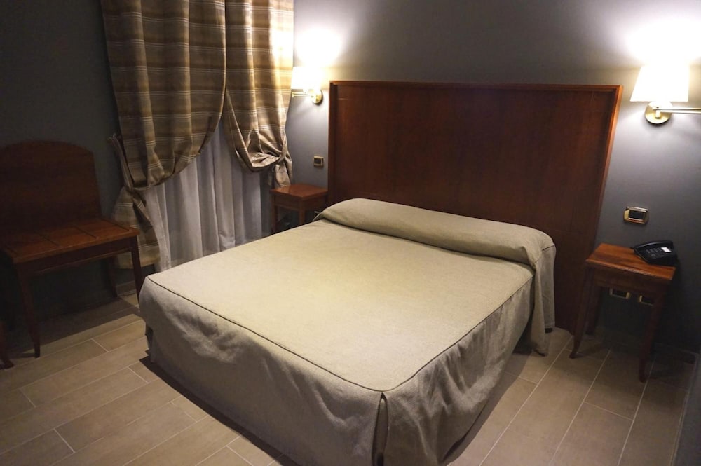 Hotel Taormina Roma 36/56