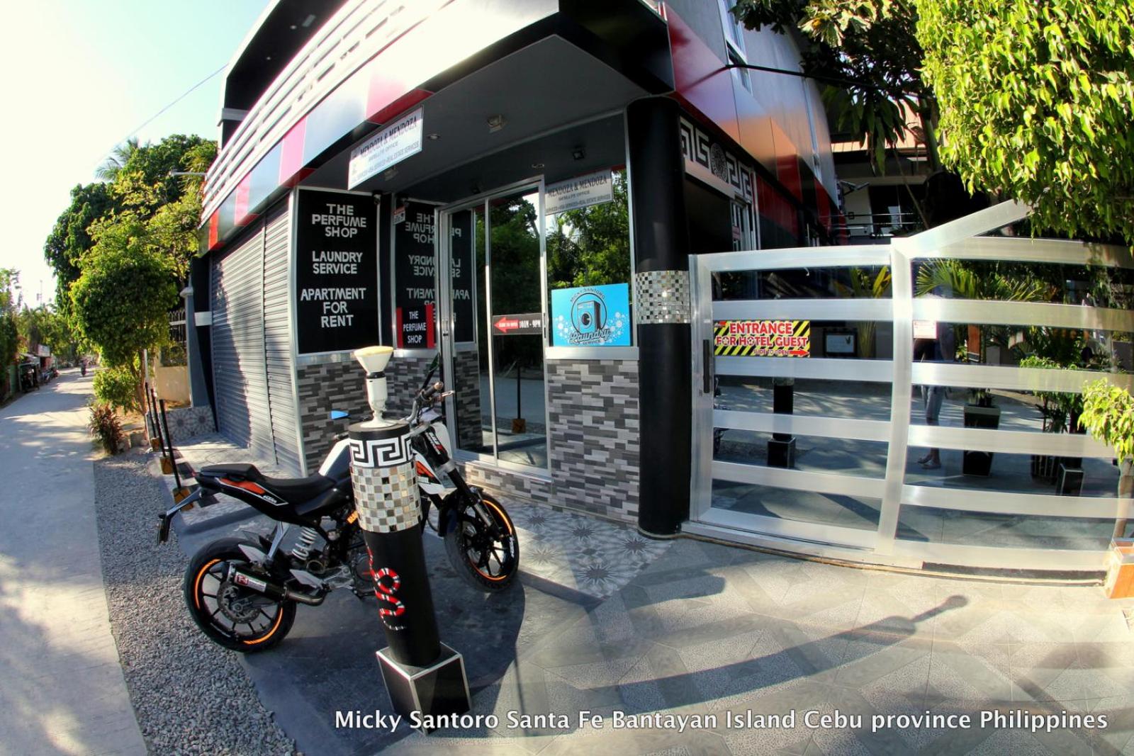 Micky Santoro Hotel & Restaurant 37/50