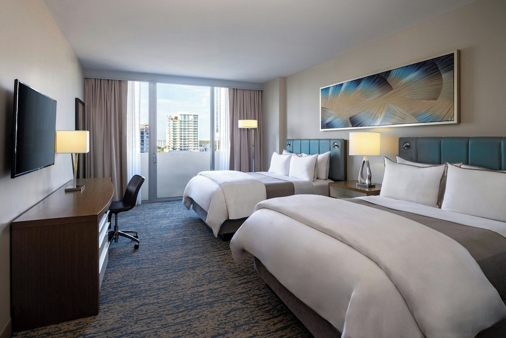 Room, 2 Queen Beds, Bay View, Balcony