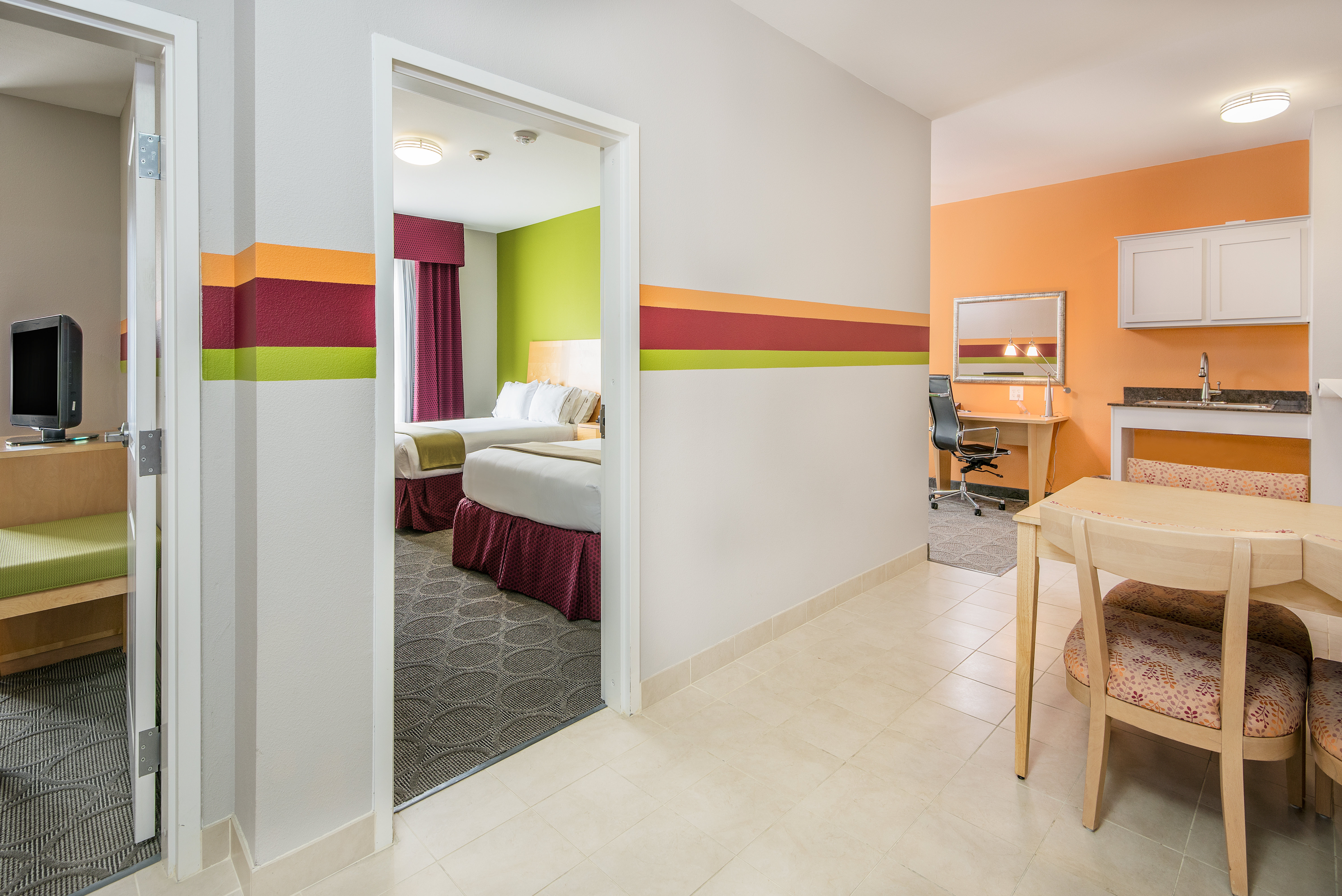 Holiday Inn Express Suites Clute Lake Jackson 23/63