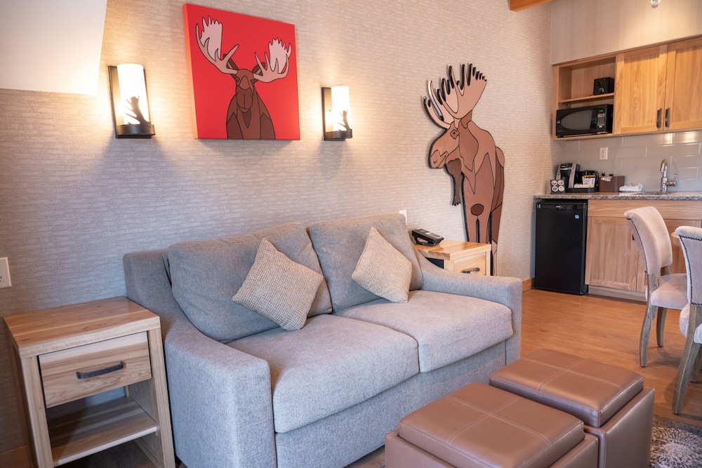 Moose Hotel And Suites 47/66