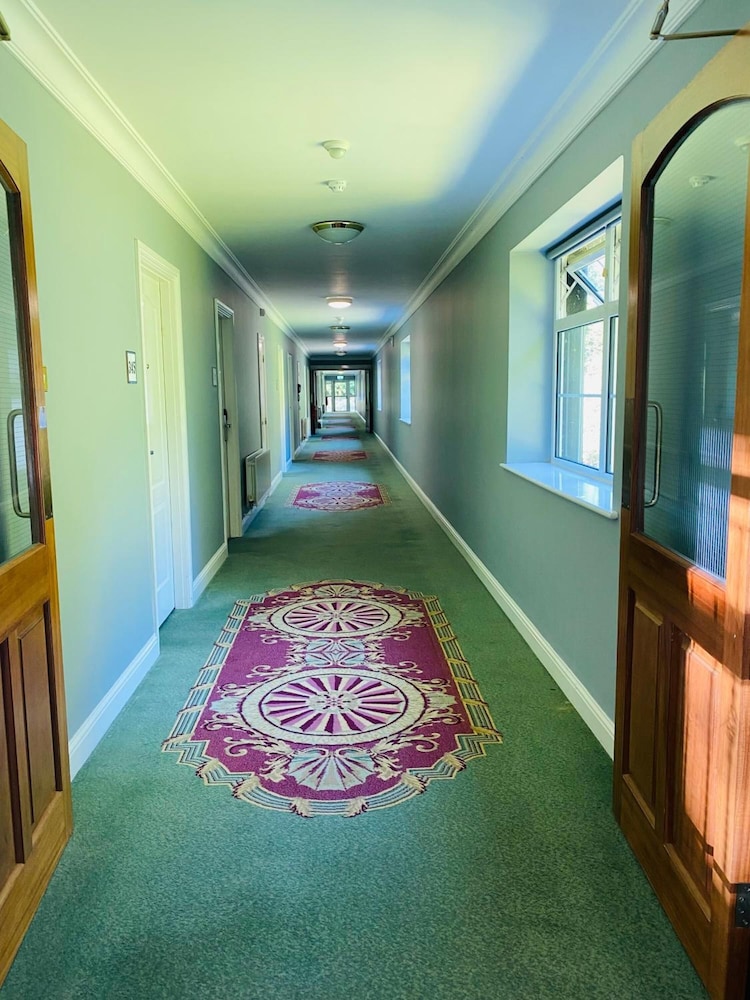 TWIN TREES HOTEL AND LEISURE CLUB(FORMERLY Downhill House Hotel) 42/54
