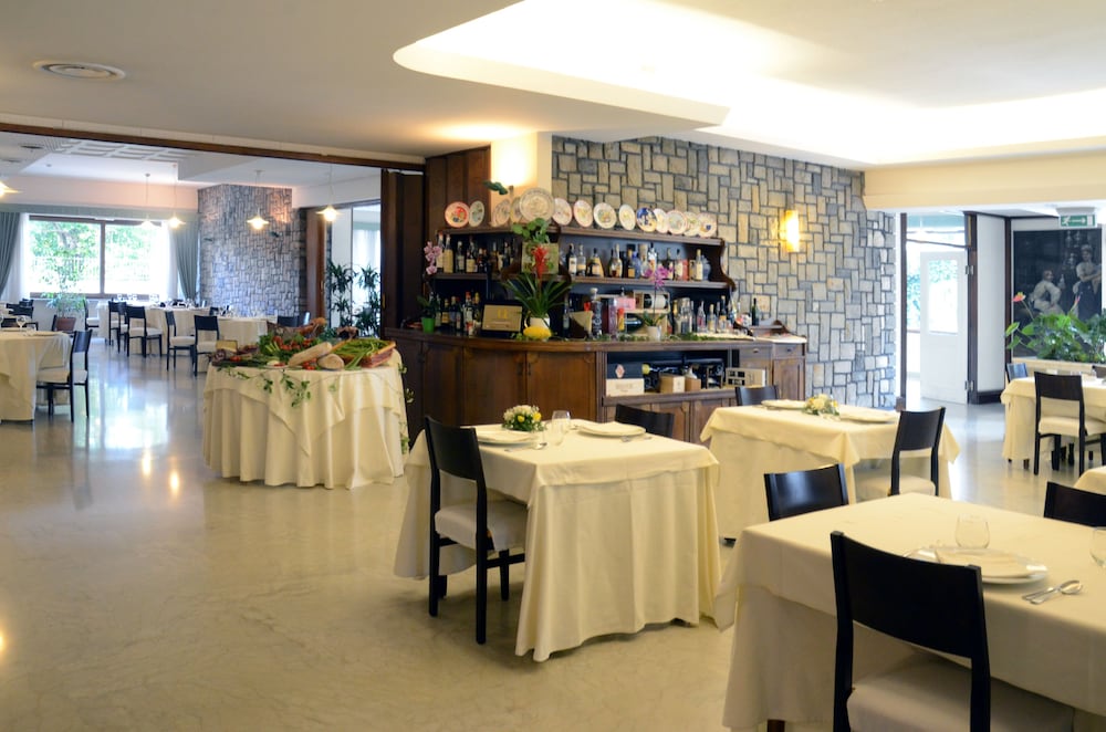 restaurant-cafeteria