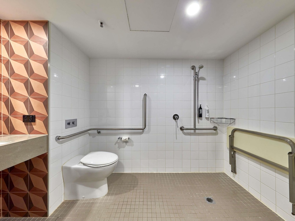 IBIS PERTH 70/70