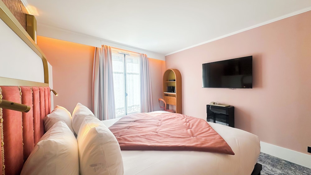 HOTEL BOHEM Sacre-Coeur 8/38
