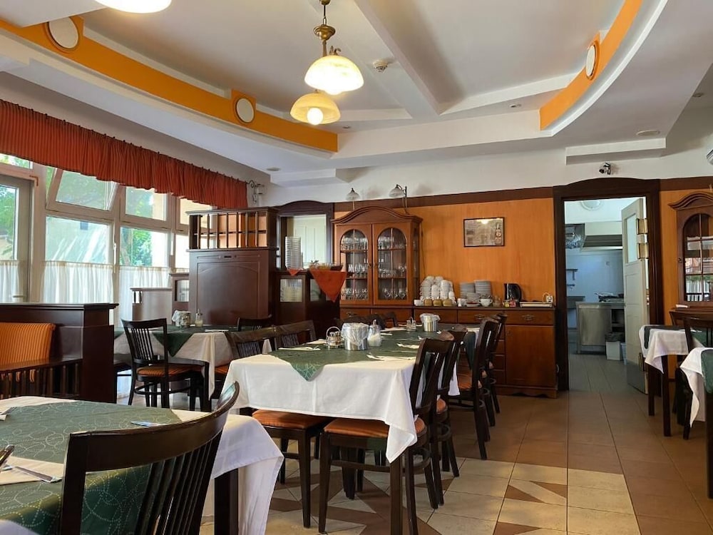 Tisza Alfa Hotel 31/48