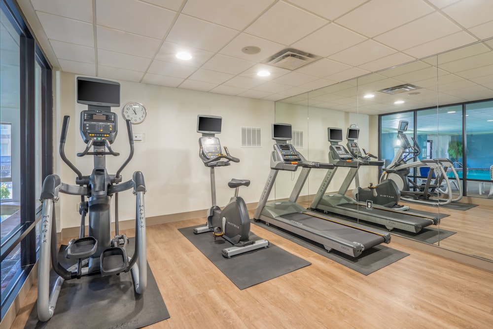 Holiday Inn Express Hotel Suites Louisville East 35/52