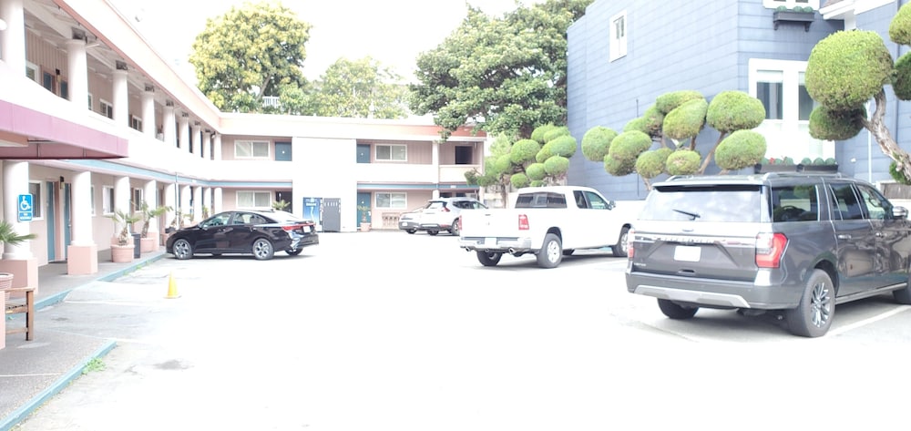 Town House Motel 7/46