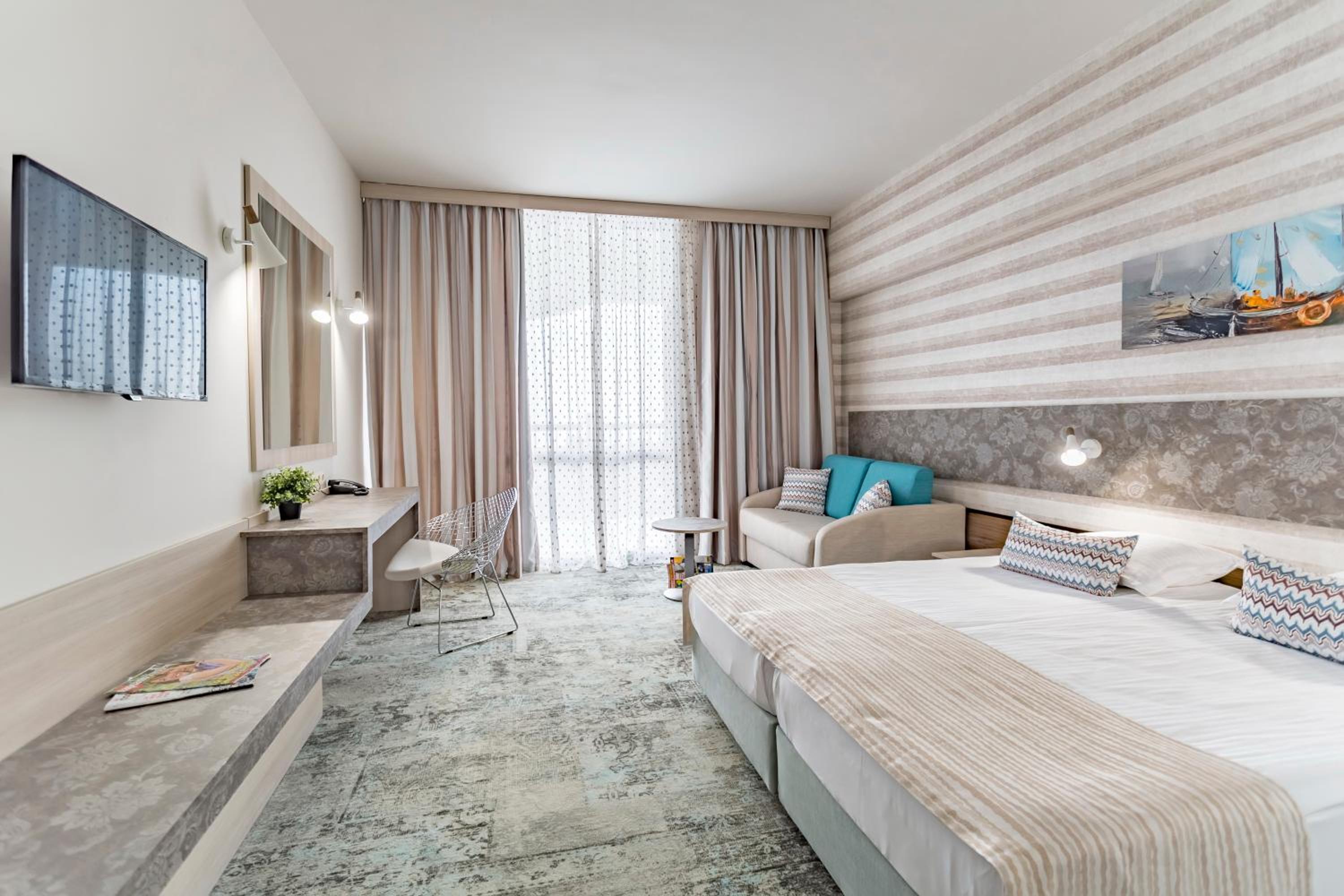 Deluxe, Double or Twin Bed, with Extra Bed
