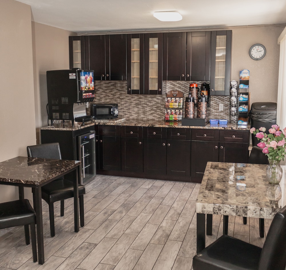 Econo Lodge Inn & Suites Yuma 29/47