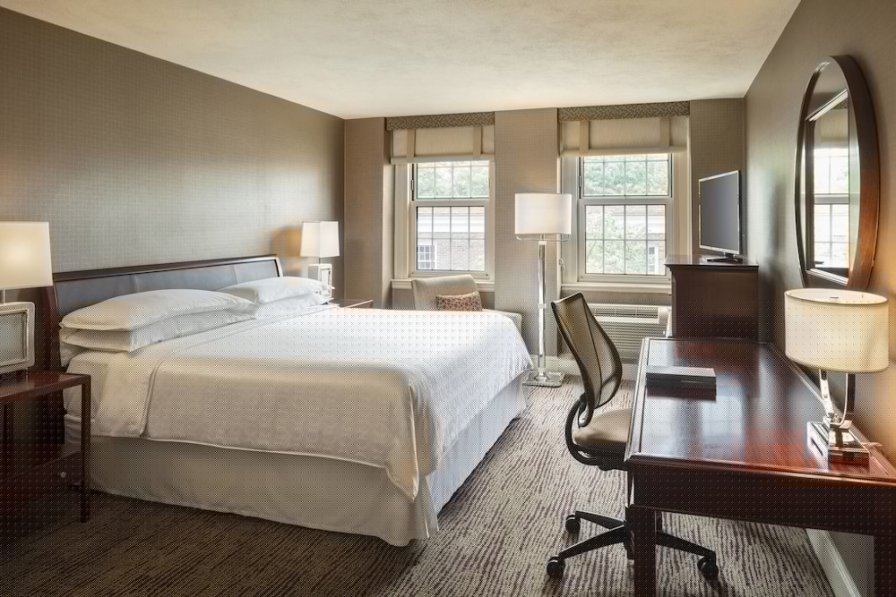 Sheraton Commander Hotel 6/48