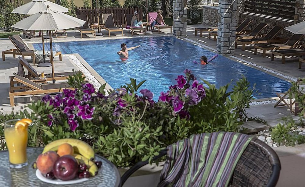 Vassilis Guest House 35/40