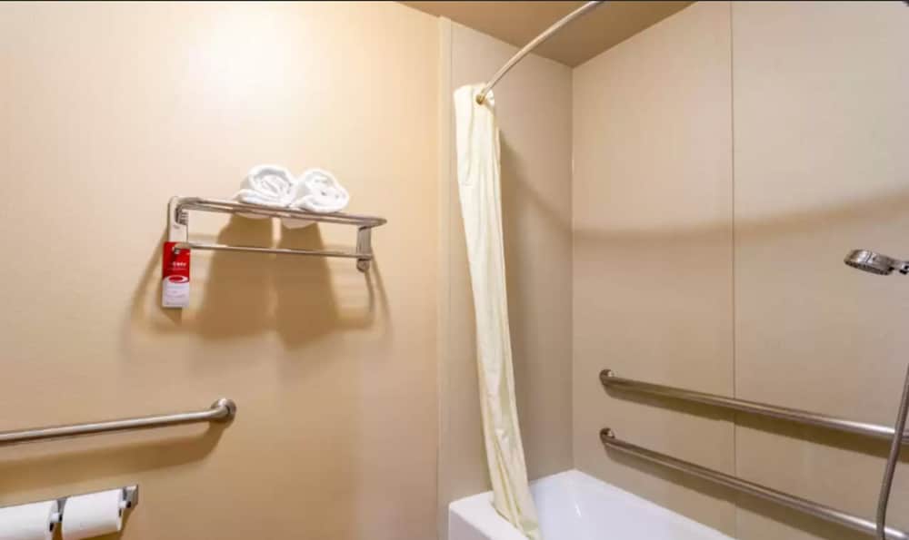 Econo Lodge Inn & Suites Escondido Downtown 25/48