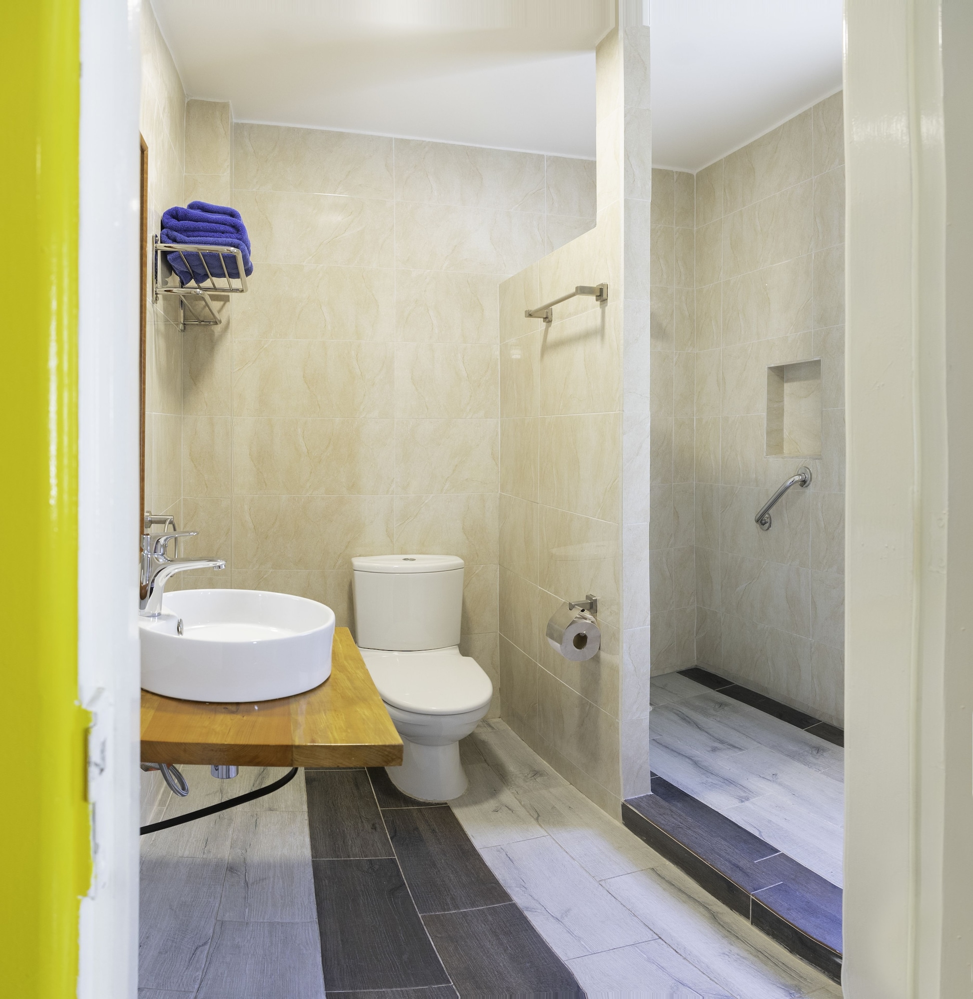 ROOM, TWIN BEDS