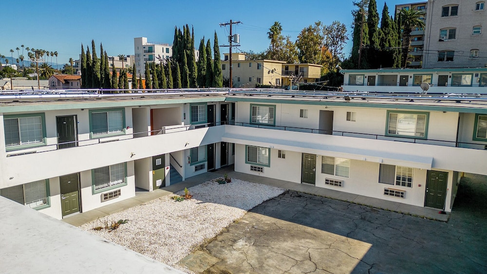 Pod Inn Los Angeles 5/50