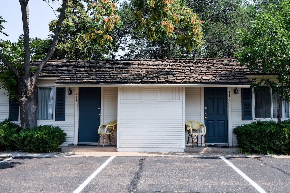 Parry Lodge 7/68