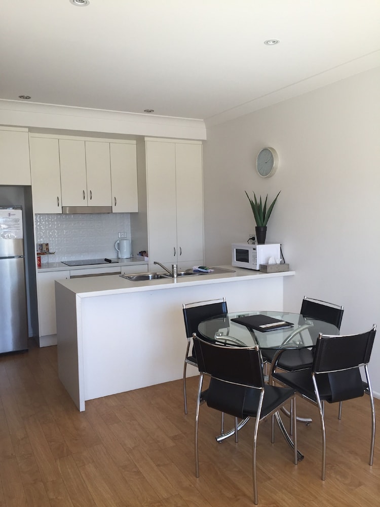 Alexandra Apartments 17/23