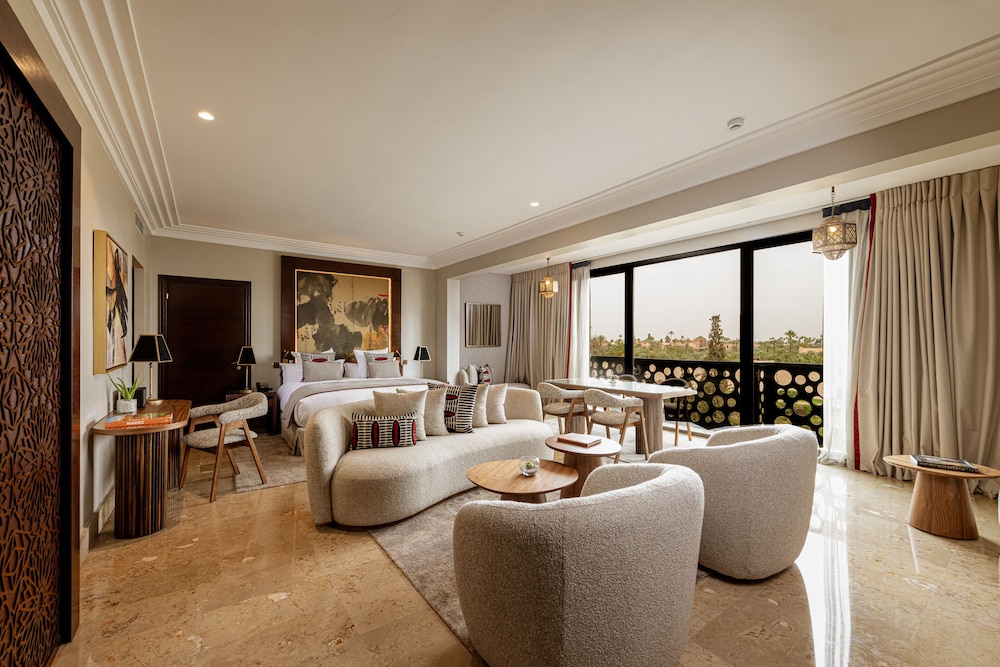 SIGNATURE, SUITE