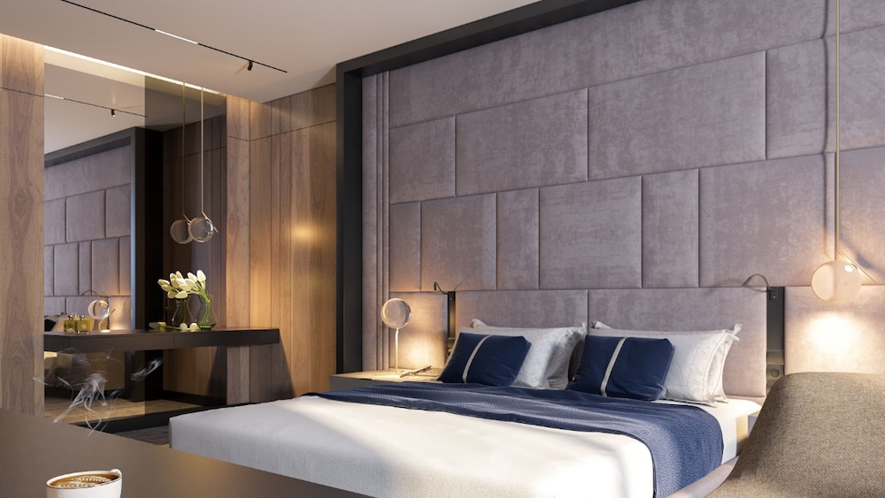 SUITE, KING BED