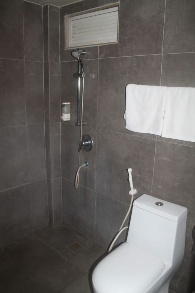Hotel Ava Gil Puyat 52/56