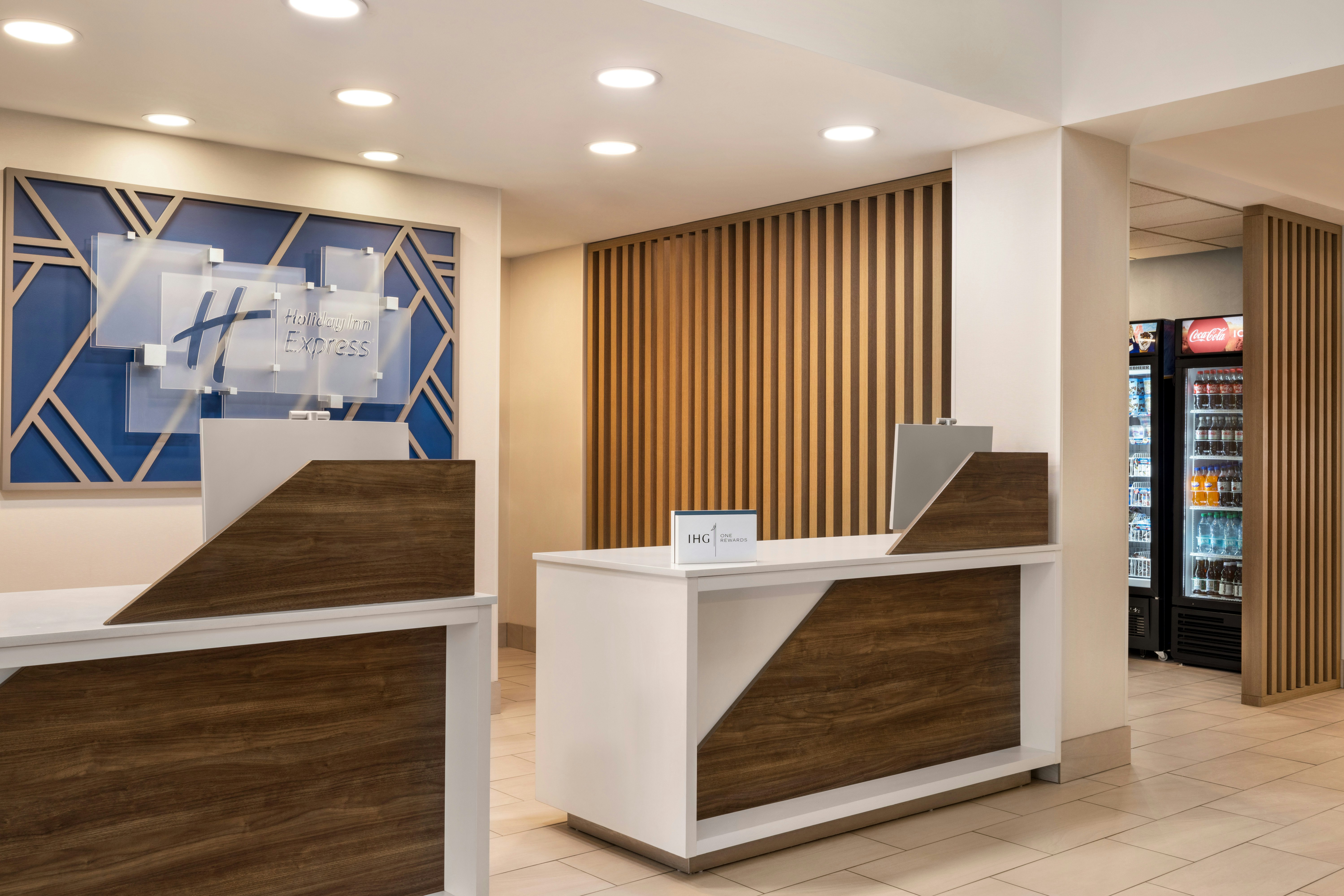 Holiday Inn Express Syracuse Airport 12/65