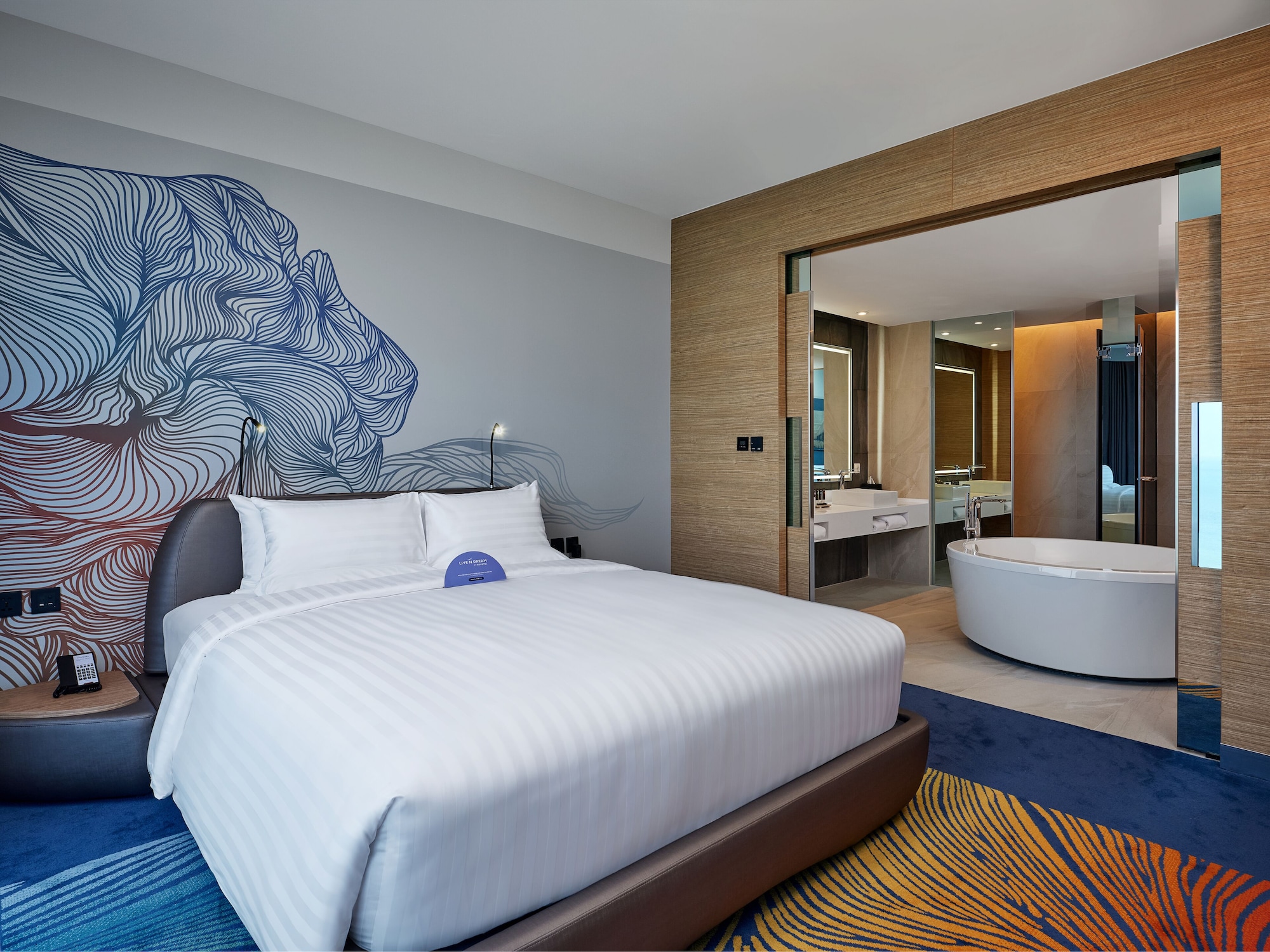 Marina Bay, Suite, King Bed, Sea View, Living Area, Balcony, Lounge Access
