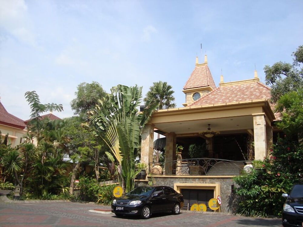 Lotus Garden Hotel 32/43