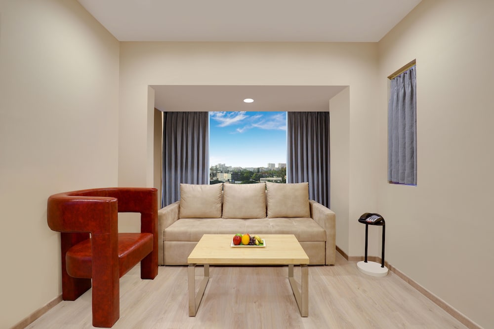 Royal Orchid Suites 38/58