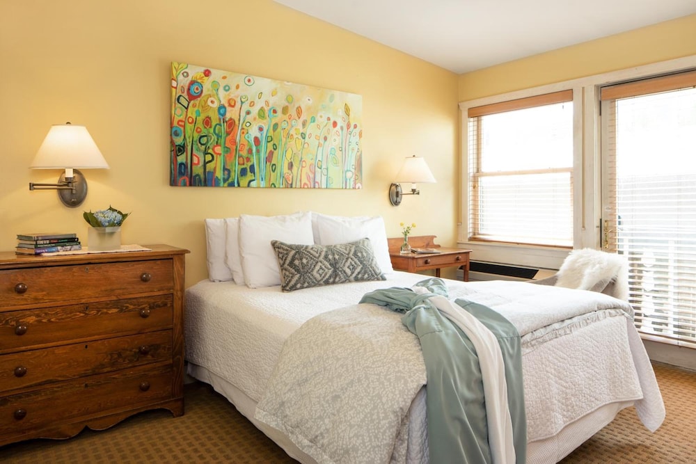 The Alpine House Lodge & Cottages 12/45
