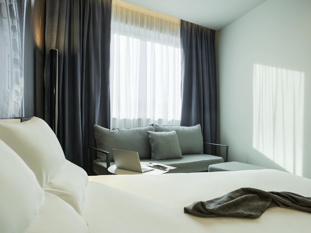 EXECUTIVE, DOUBLE BED, SOFA